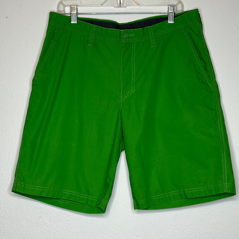 COLUMBIA MEN'S GREEN SHORT Size 34 FLAT FRONT